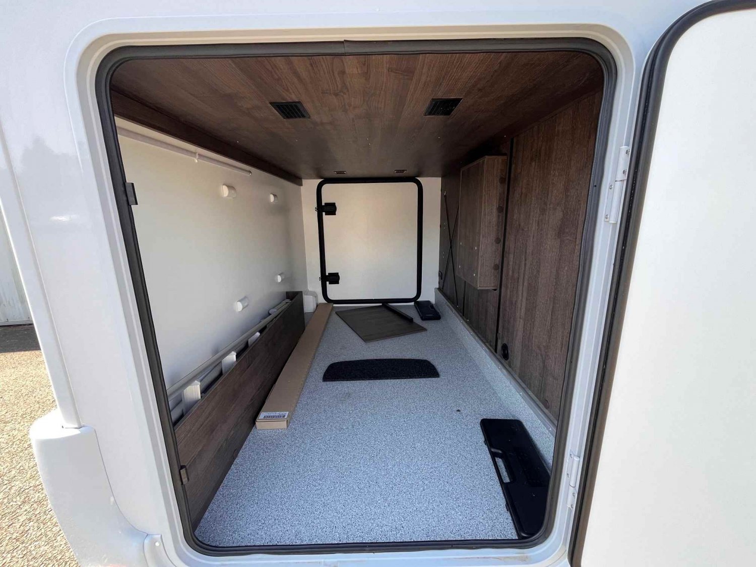 Antoine Caravanes et Camping Car TESSORO 463 UP Benimar