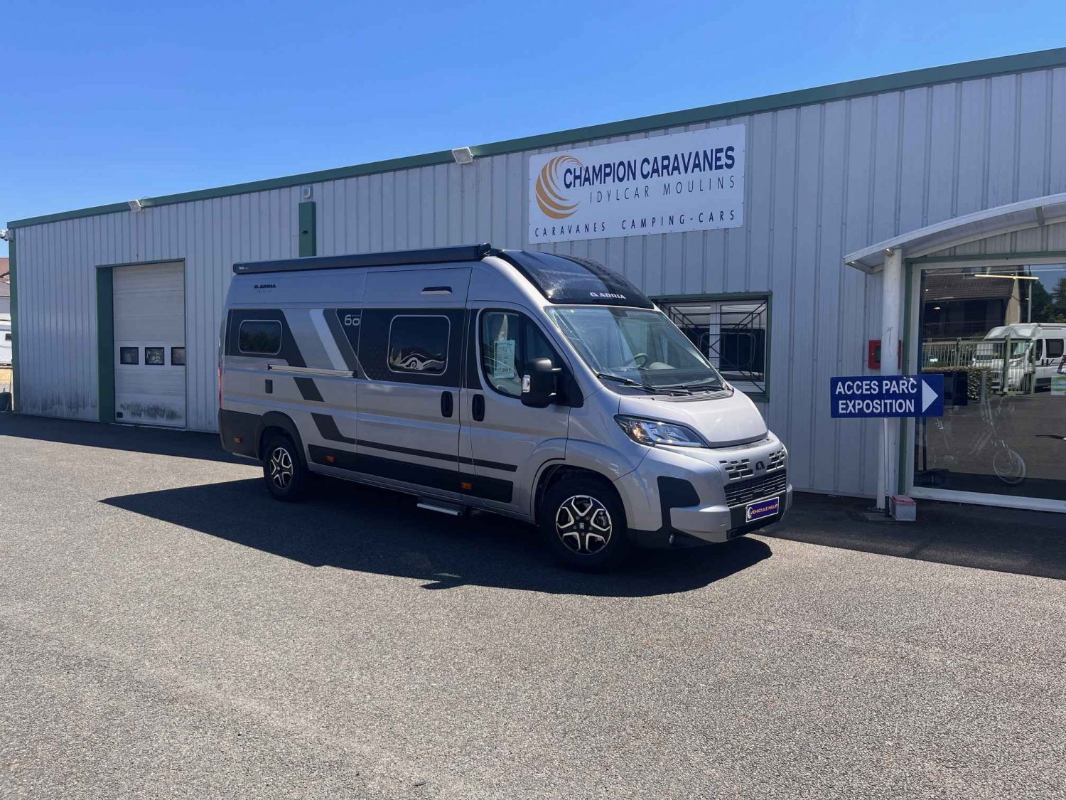 Antoine Caravanes et Camping Car - Adria TWIN 640 SGX 60 Years à 77 390 &euro;
