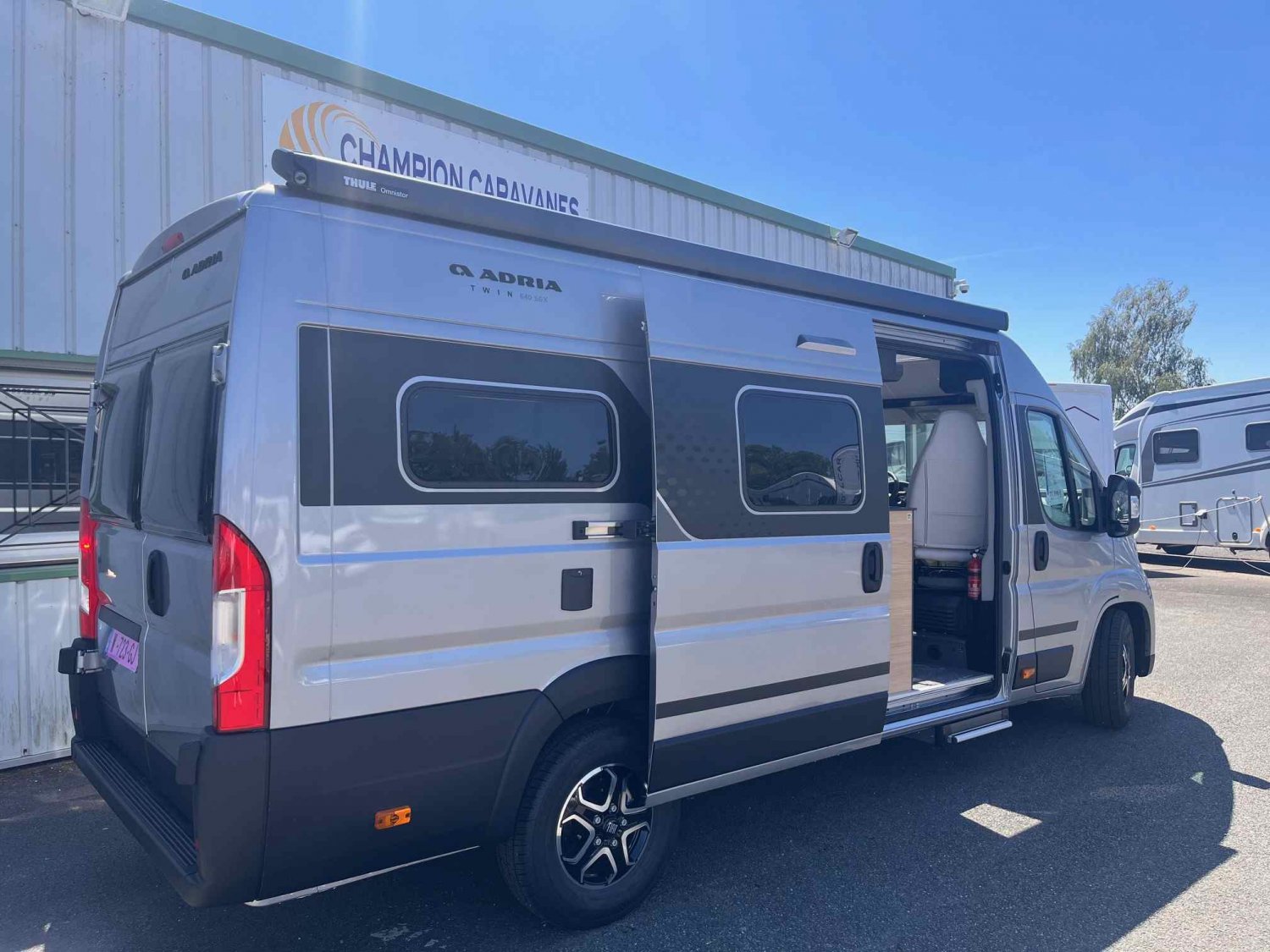 Antoine Caravanes et Camping Car TWIN 640 SGX 60 Years Adria
