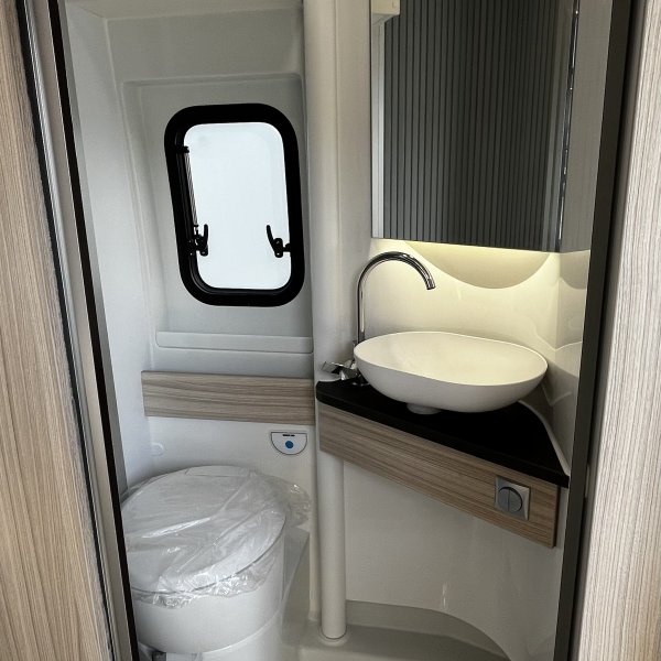 Antoine Caravanes et Camping Car TWIN PLUS 640 SLB Adria