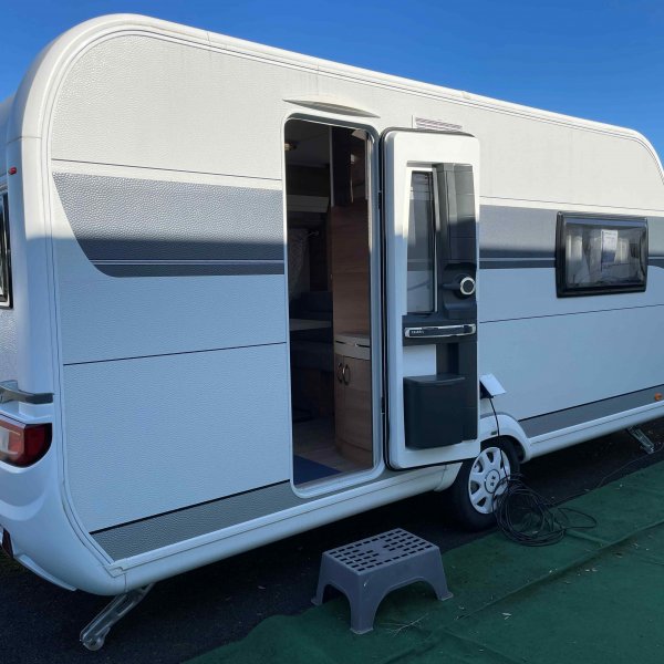 Antoine Caravanes et Camping Car HOBBY 460 SFF DE LUXE RIGIDE Hobby