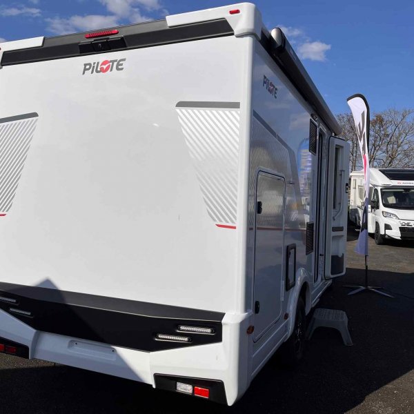 Antoine Caravanes et Camping Car A 656 D ATLAS EDITION Pilote