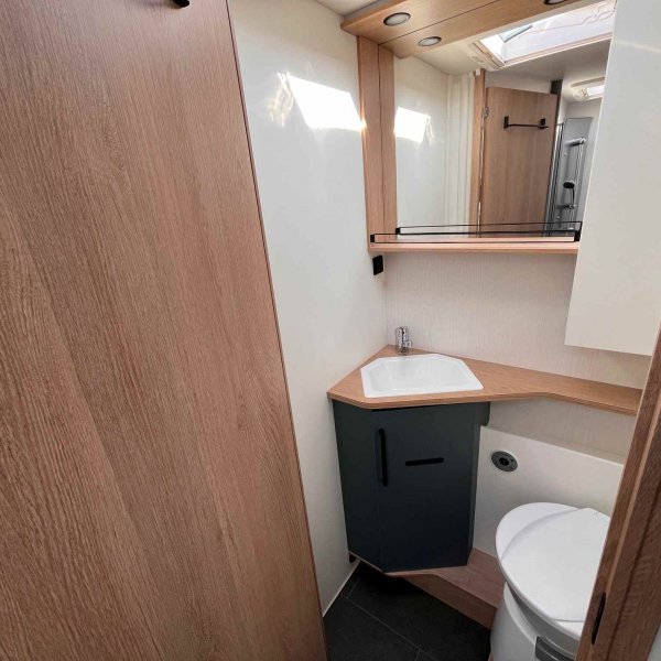 Antoine Caravanes et Camping Car A 656 D ATLAS EDITION Pilote