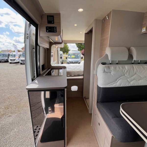 Antoine Caravanes et Camping Car CAMPEO C 600 BLACK FOREST Burstner
