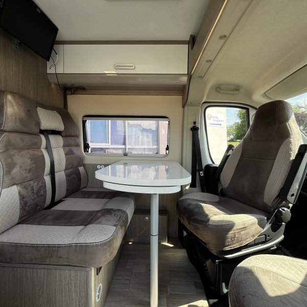 Antoine Caravanes et Camping Car Twist V 594 Chausson
