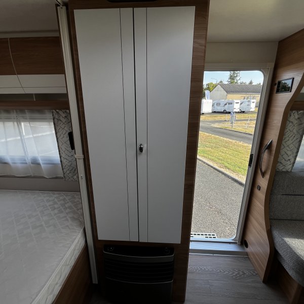 Antoine Caravanes et Camping Car DE LUXE 460 UFe Hobby