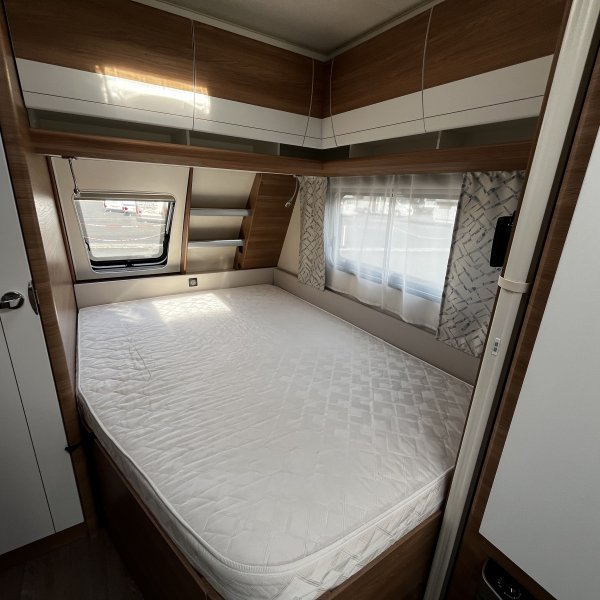 Antoine Caravanes et Camping Car DE LUXE 460 UFe Hobby