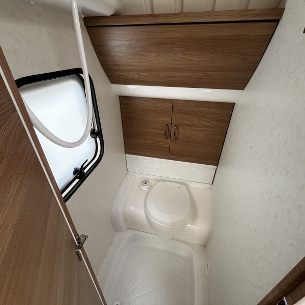 Antoine Caravanes et Camping Car DE LUXE 460 UFe Hobby