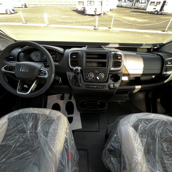 Antoine Caravanes et Camping Car TWIN 640 SLB 60th Adria
