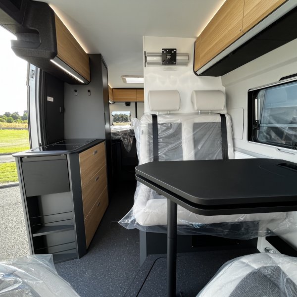 Antoine Caravanes et Camping Car TWIN 640 SLB 60th Adria