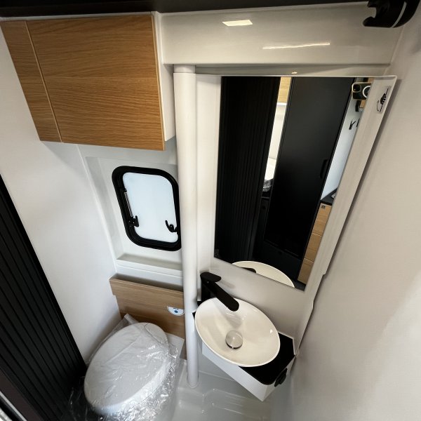 Antoine Caravanes et Camping Car TWIN 640 SLB 60th Adria