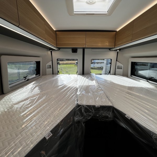 Antoine Caravanes et Camping Car TWIN 640 SLB 60th Adria
