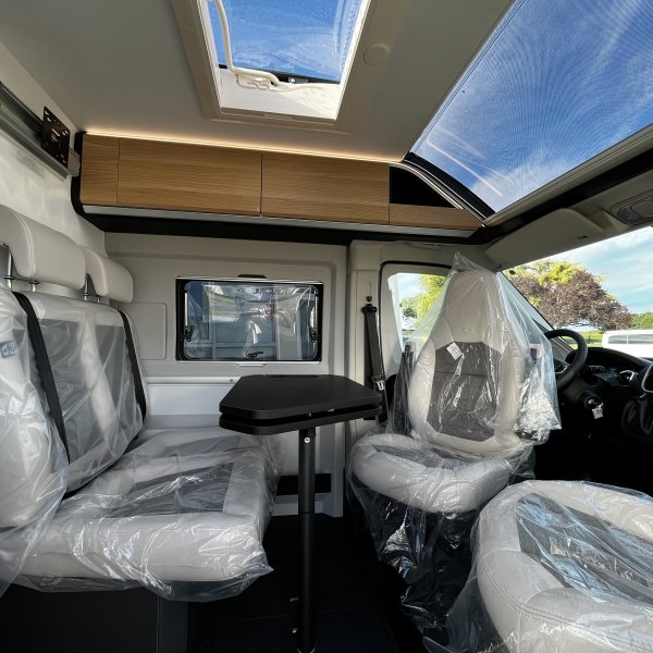 Antoine Caravanes et Camping Car TWIN 640 SLB 60th Adria