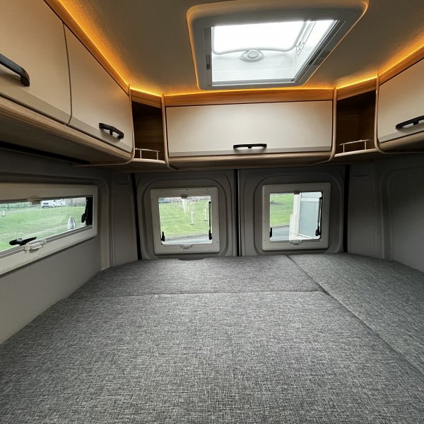 Antoine Caravanes et Camping Car SUMMIT 600 PLUS FRENCH EDITION Possl