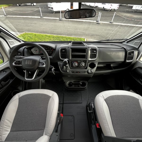 Antoine Caravanes et Camping Car MATRIX 650 DL 60th Adria