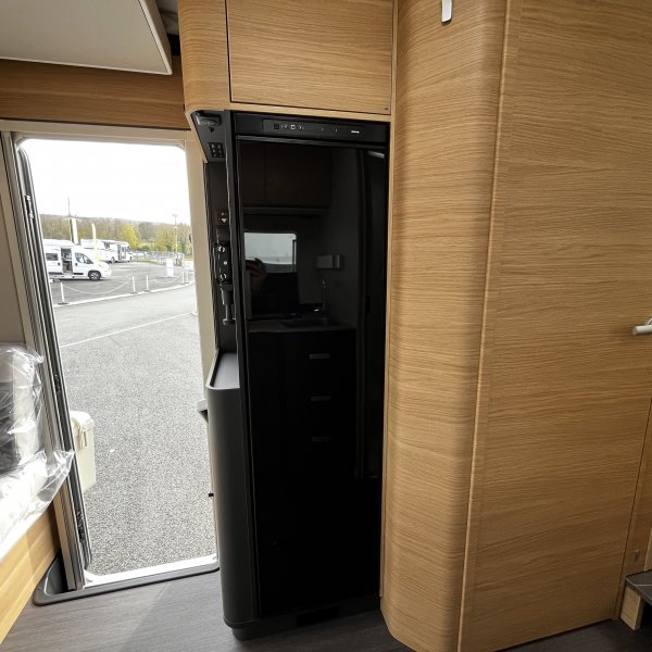 Antoine Caravanes et Camping Car MATRIX 650 DL 60th Adria