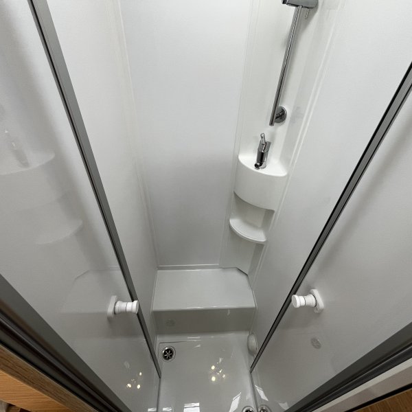 Antoine Caravanes et Camping Car MATRIX 650 DL 60th Adria