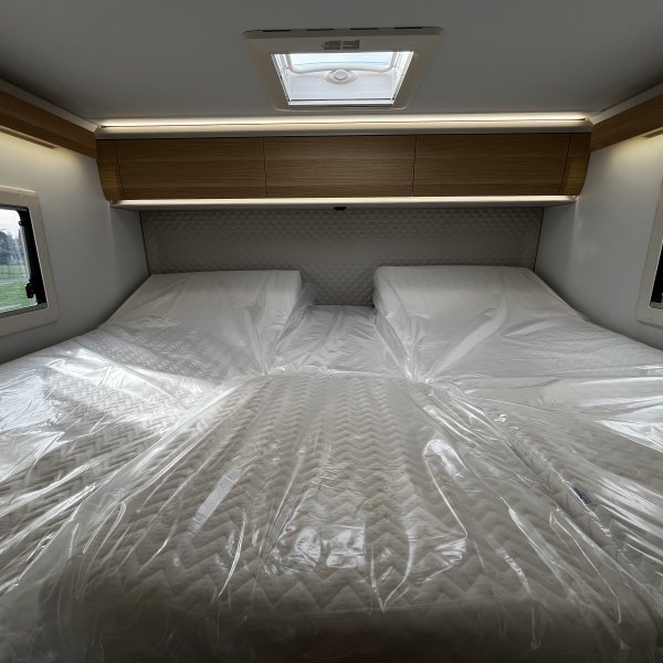 Antoine Caravanes et Camping Car MATRIX 650 DL 60th Adria