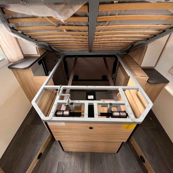 Antoine Caravanes et Camping Car CHALLENGER 318 ANNIVERSAIRE Challenger