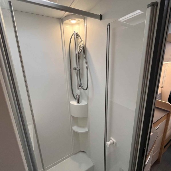 Antoine Caravanes et Camping Car Matrix Axess 650 DL Adria