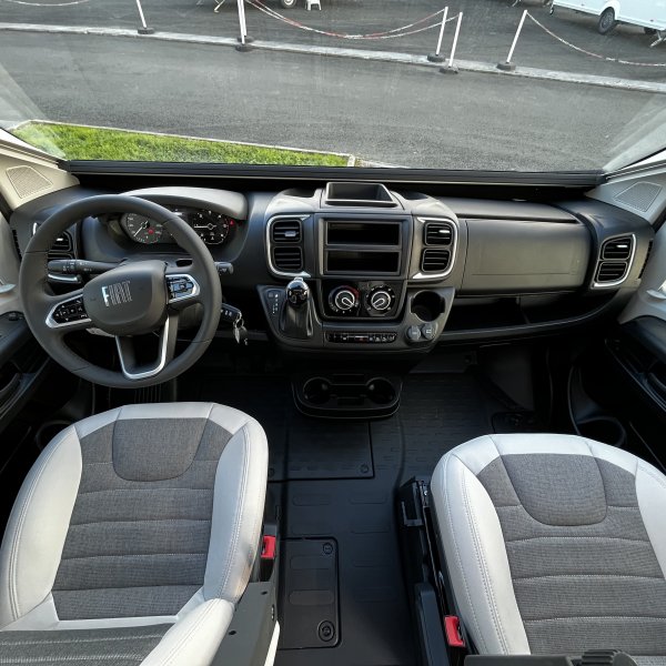 Antoine Caravanes et Camping Car TWIN 640 SGX 60th Adria