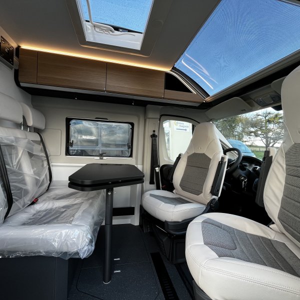 Antoine Caravanes et Camping Car TWIN 640 SGX 60th Adria