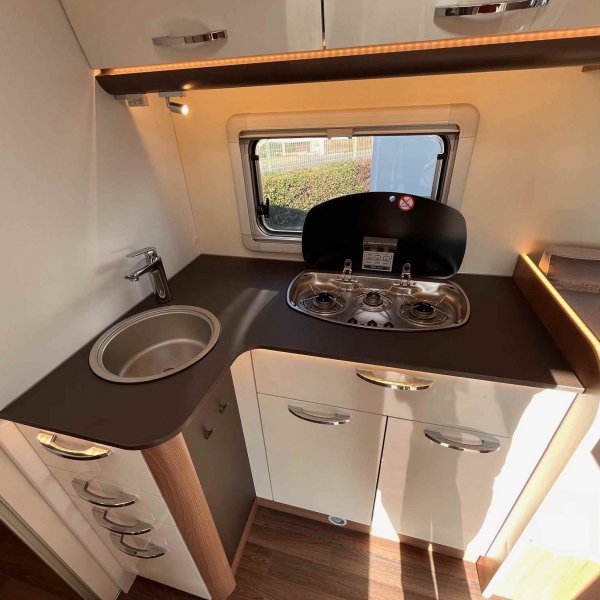 Antoine Caravanes et Camping Car LYSEO 684 G Burstner