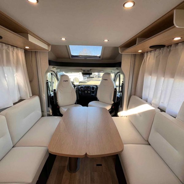 Antoine Caravanes et Camping Car P 690 Pilote