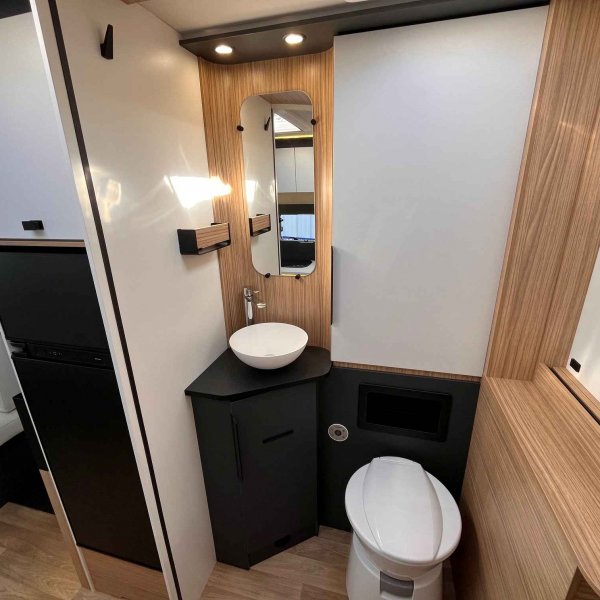 Antoine Caravanes et Camping Car P 690 Pilote