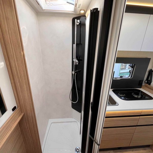 Antoine Caravanes et Camping Car P 690 Pilote