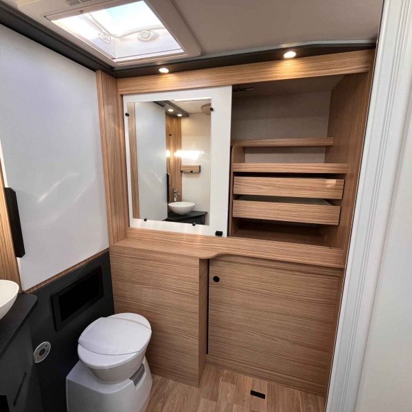 Antoine Caravanes et Camping Car P 690 Pilote