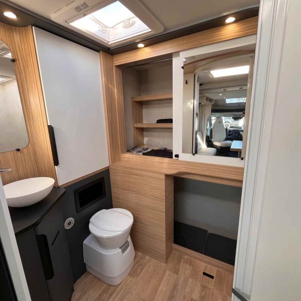 Antoine Caravanes et Camping Car P 690 Pilote