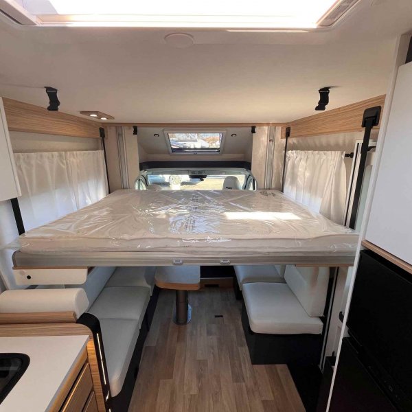 Antoine Caravanes et Camping Car P 690 Pilote