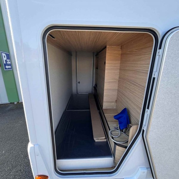 Antoine Caravanes et Camping Car P 690 Pilote