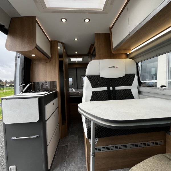 Antoine Caravanes et Camping Car 60 T Giottiline