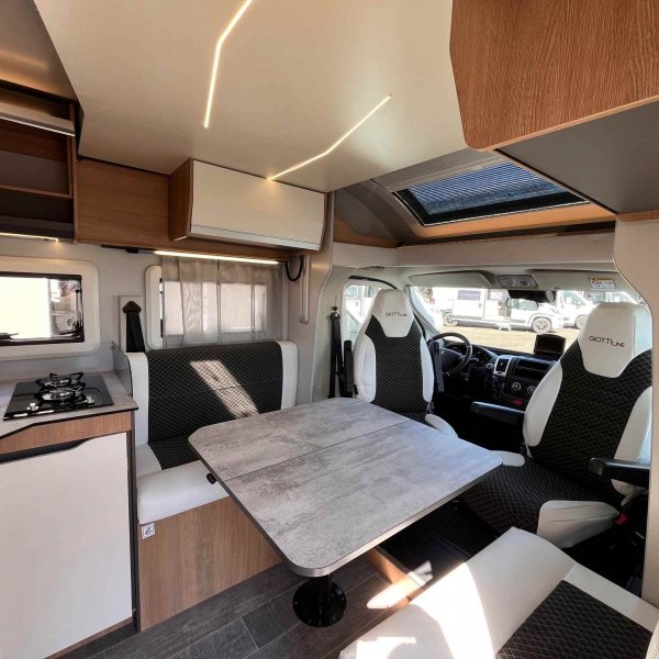 Antoine Caravanes et Camping Car GIOTTILINE TOSCAN 74 NF Giottiline