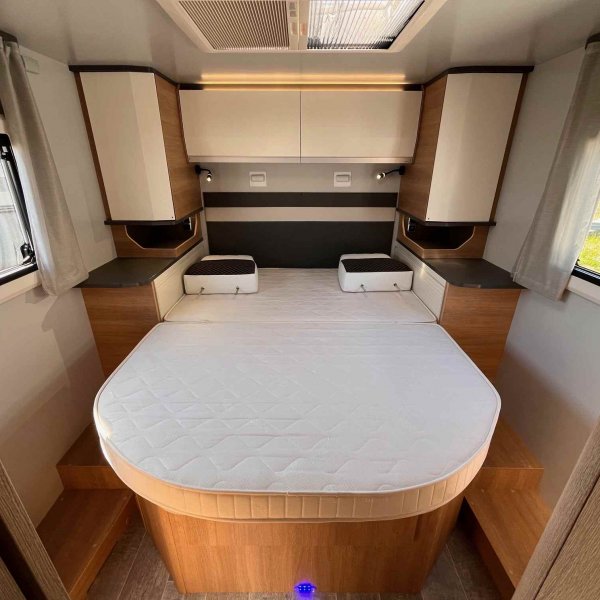 Antoine Caravanes et Camping Car GIOTTILINE TOSCAN 74 NF Giottiline