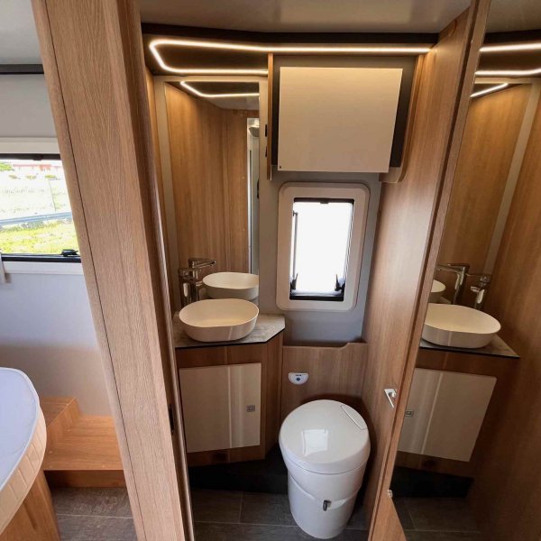 Antoine Caravanes et Camping Car GIOTTILINE TOSCAN 74 NF Giottiline