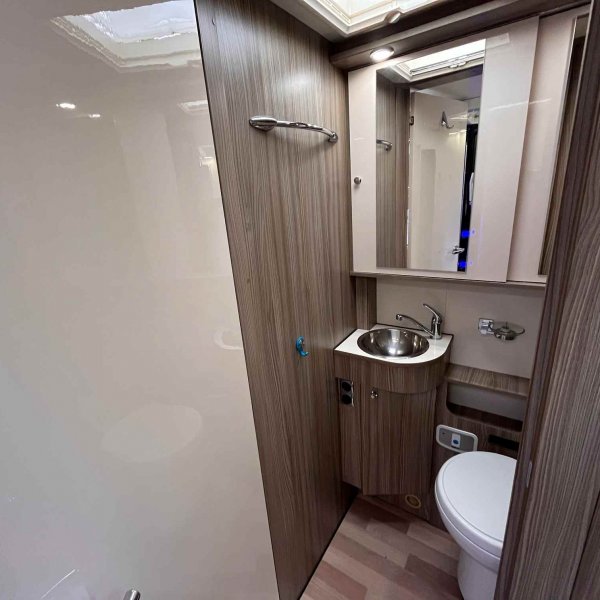 Antoine Caravanes et Camping Car 720 LC PRIVILEGE Autostar