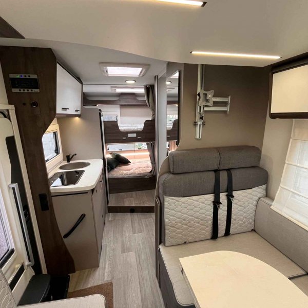 Antoine Caravanes et Camping Car TESSORO 425 Benimar