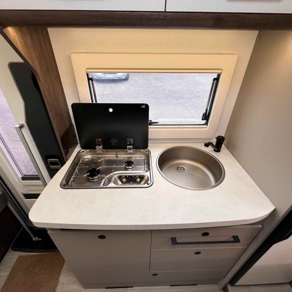 Antoine Caravanes et Camping Car TESSORO 425 Benimar