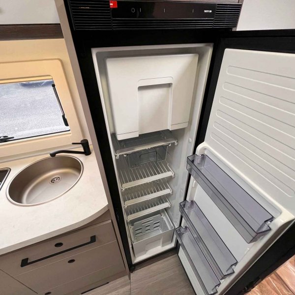 Antoine Caravanes et Camping Car TESSORO 425 Benimar