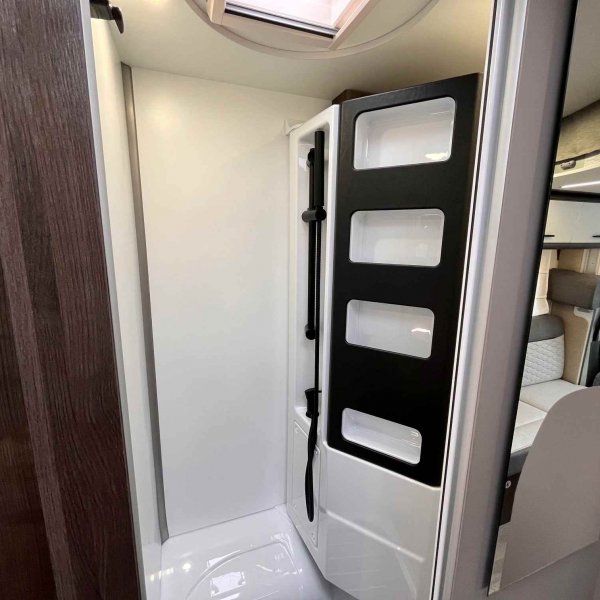 Antoine Caravanes et Camping Car TESSORO 425 Benimar