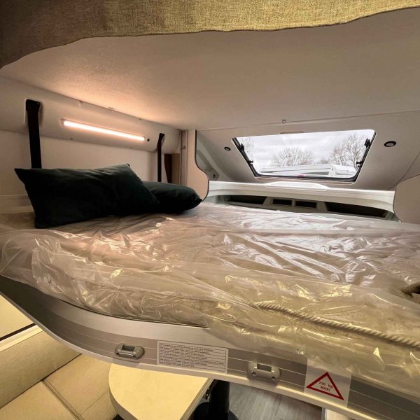 Antoine Caravanes et Camping Car TESSORO 425 Benimar