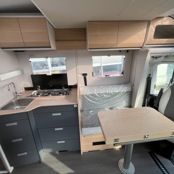 Antoine Caravanes et Camping Car MATRIX 650 DC 60th Adria