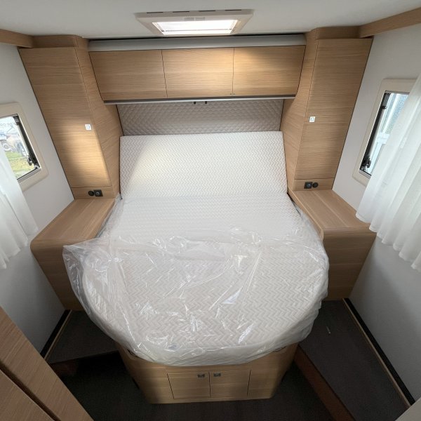 Antoine Caravanes et Camping Car MATRIX 650 DC 60th Adria