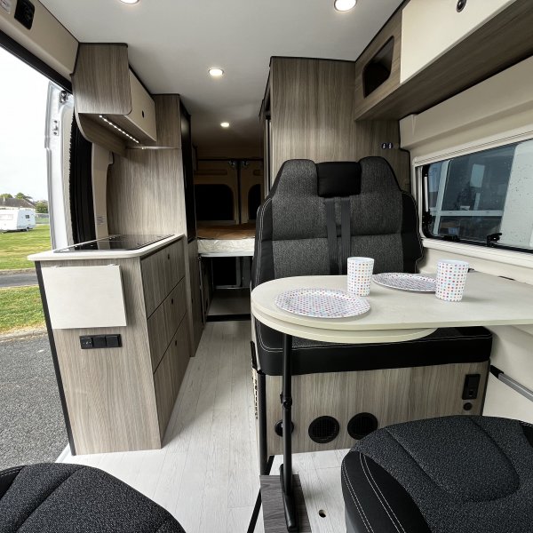 Antoine Caravanes et Camping Car R602A Randger