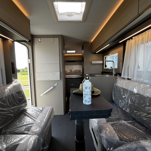 Antoine Caravanes et Camping Car COMPACT DC Adria