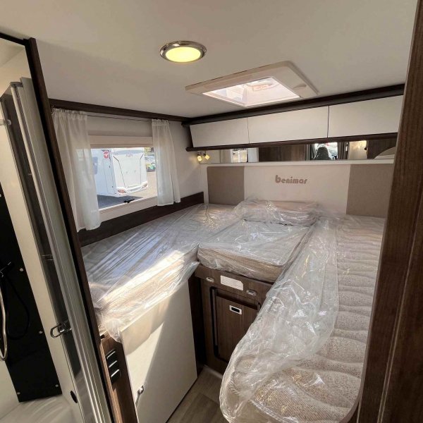 Antoine Caravanes et Camping Car TESSORO 463 UP Benimar
