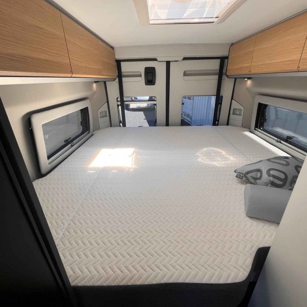Antoine Caravanes et Camping Car TWIN 640 SGX 60 Years Adria